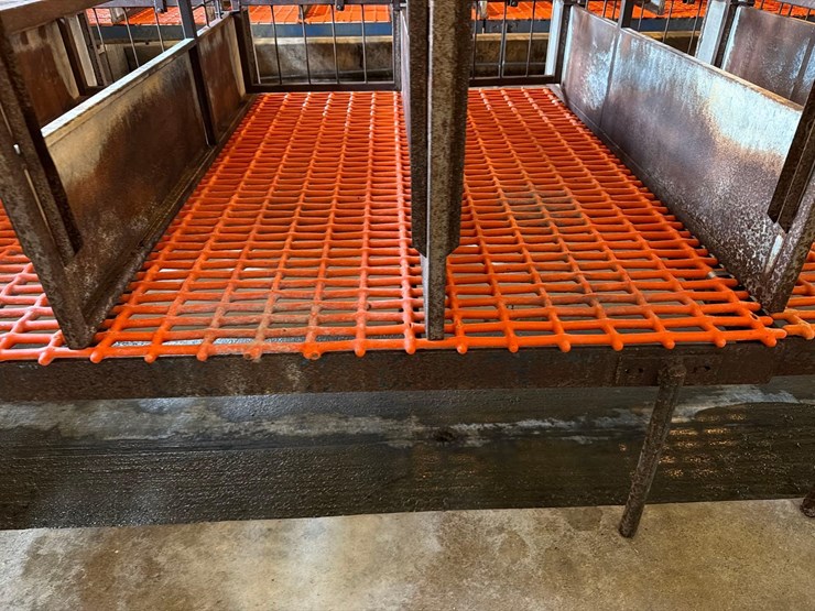 10-sections-of-orange-metal-floor-grates-image-11