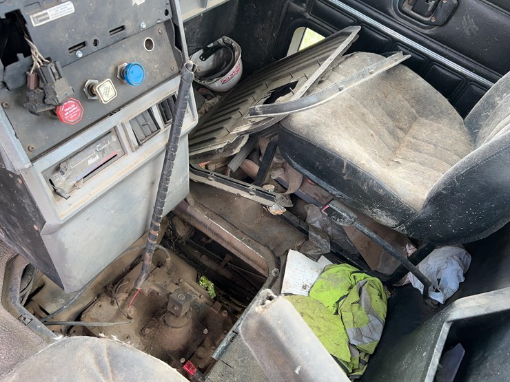 2000-mack-ch613-image-23