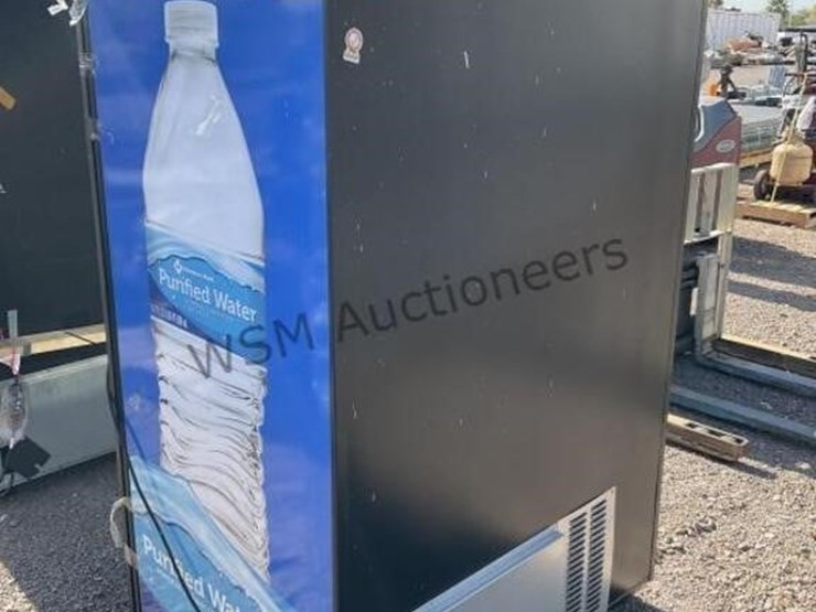 crane-beverage-vending-machine-image-2