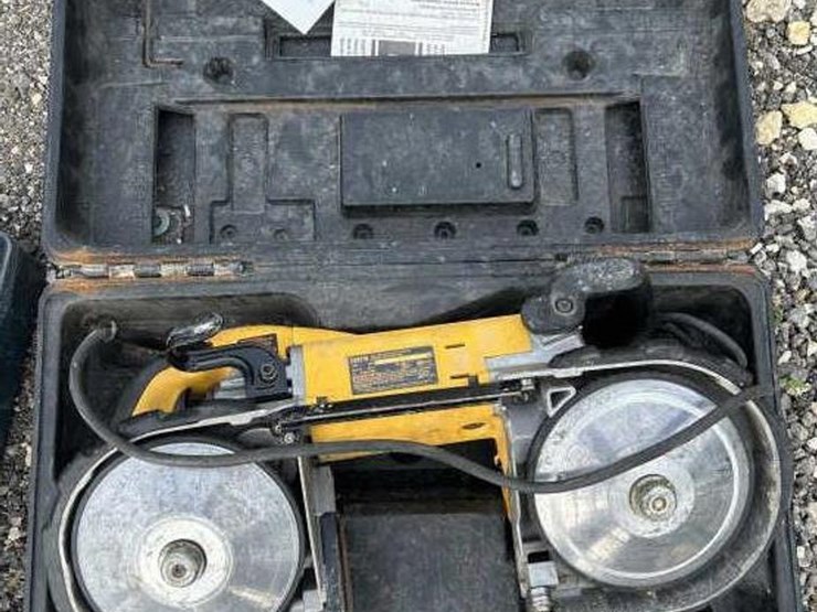 #96-•-dewalt-heavy-duty-deep-cut-variable-speed-band-saw-image-2