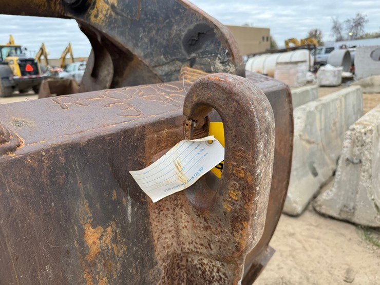 #3954-•-raveling-approx-46"-excavator-bucket-image-8