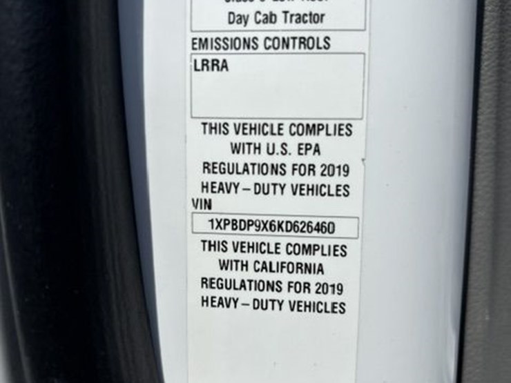2019-peterbilt-579-image-12