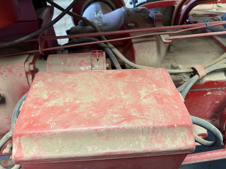 farmall-mccormick-w6-tractor-image-7