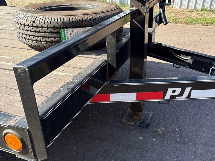 2019-pj-7ft-x-18ft-beaver-tail-bumper-hitch-trailer--1-owner-image-31