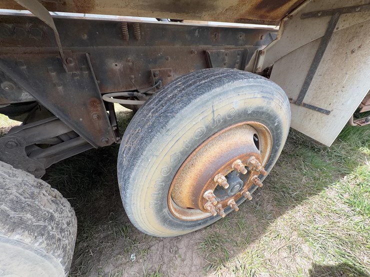 2001-mack-rd690s-image-32