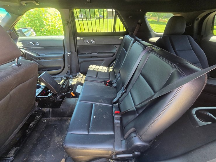 2016-ford-explorer-image-33