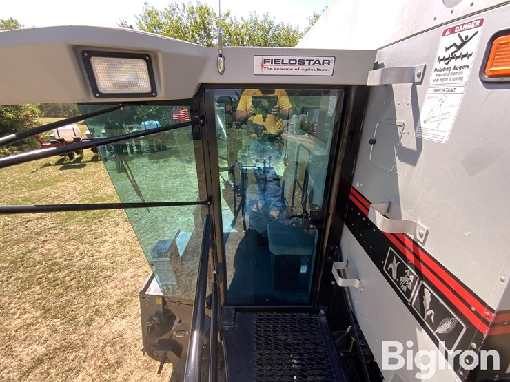 2000-gleaner-r62-image-9