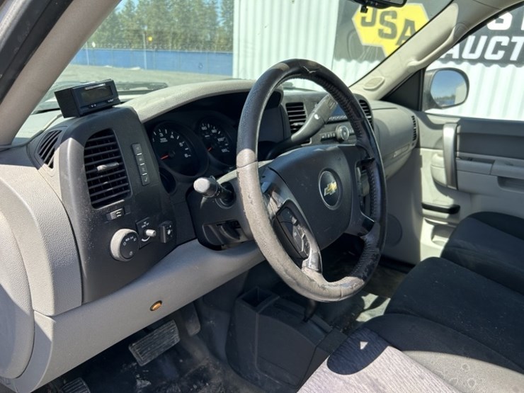 2013-chevrolet-silverado-1500-image-21