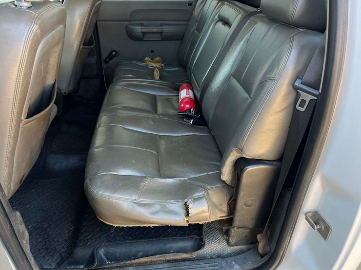 2013-chevrolet-silverado-3500hd-image-22