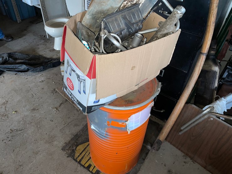 #7068-•-filing-cabinet-and-contents-image-2
