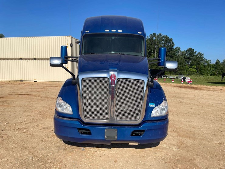 2018-kenworth-t680-image-5