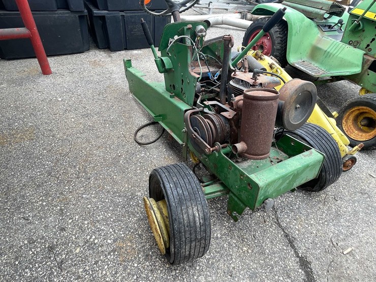 john-deere-110-image-3