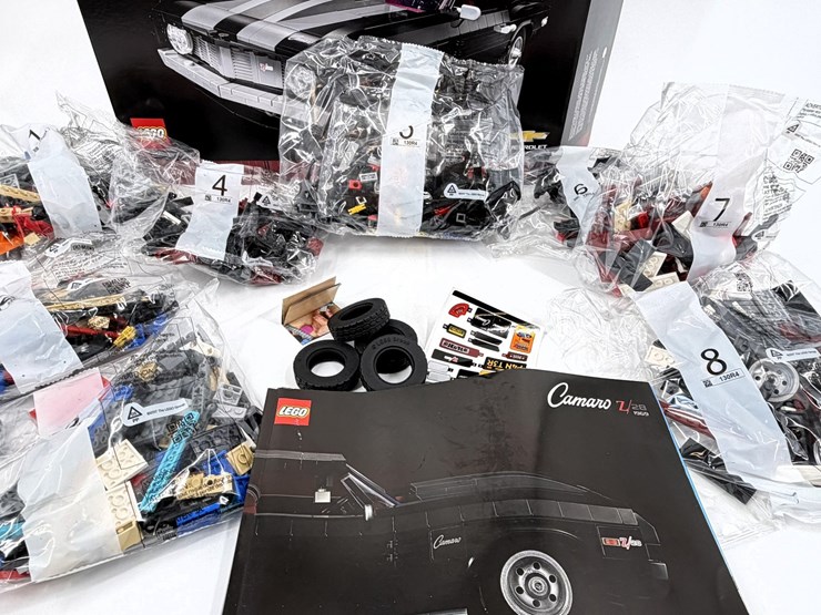 #32603-•-lego-icons-camaro-z28-set-image-13