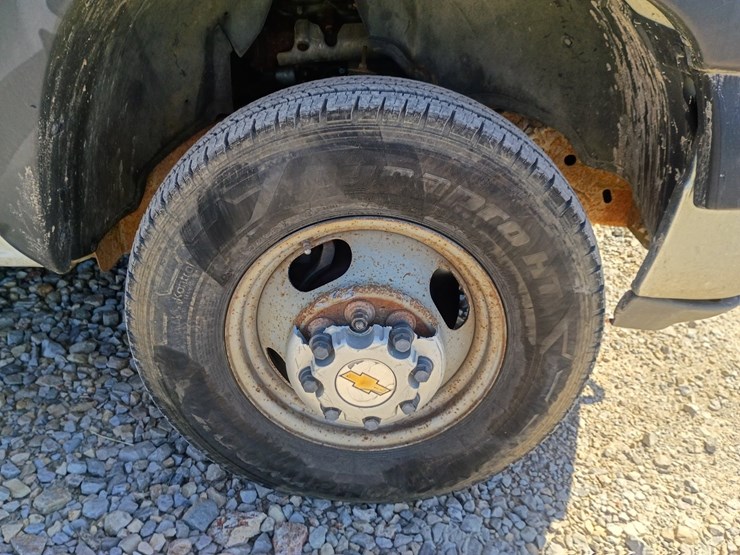 #24570-•-2001-chevrolet-silverado-pickup-truck-image-78