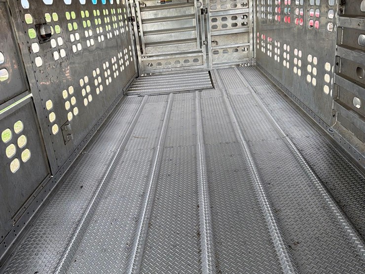 2008-wilson-livestock-trailer-image-55