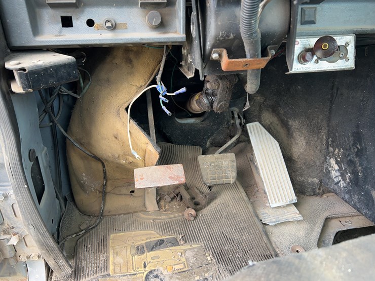 2000-mack-ch613-image-25