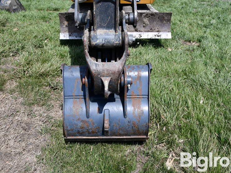 2014-deere-130g-image-9