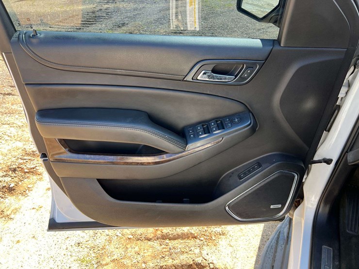 2015-chevrolet-tahoe-lt-image-7