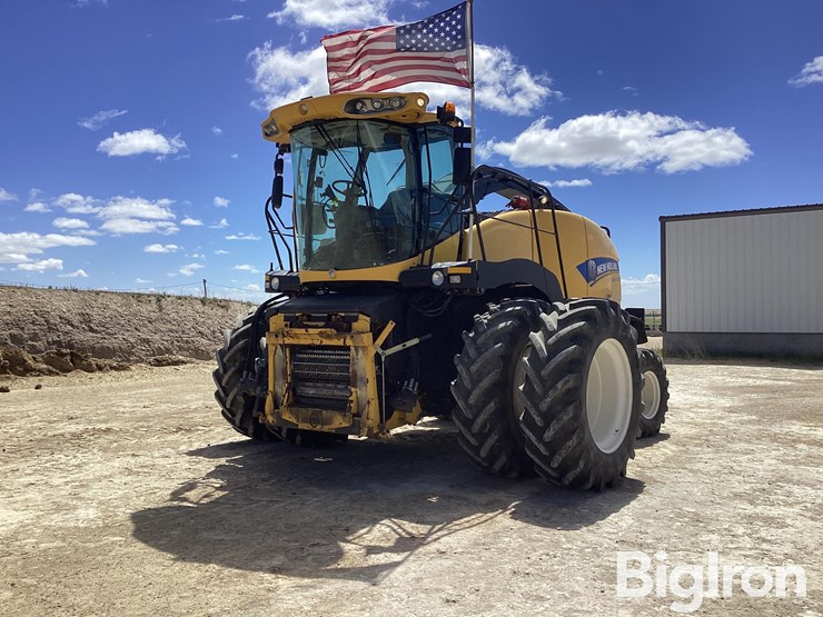 2015-new-holland-fr700-image-1