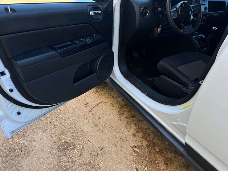 2012-jeep-compass-image-19