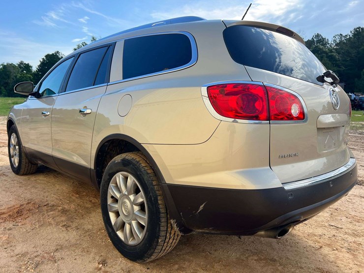 2011-buick-enclave-cxl-image-2
