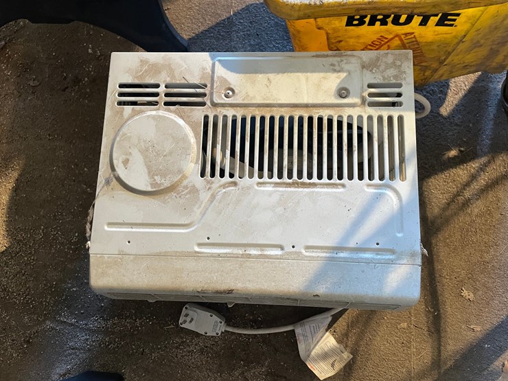 #7017-•-mop-bucket-and-air-conditioner-image-4