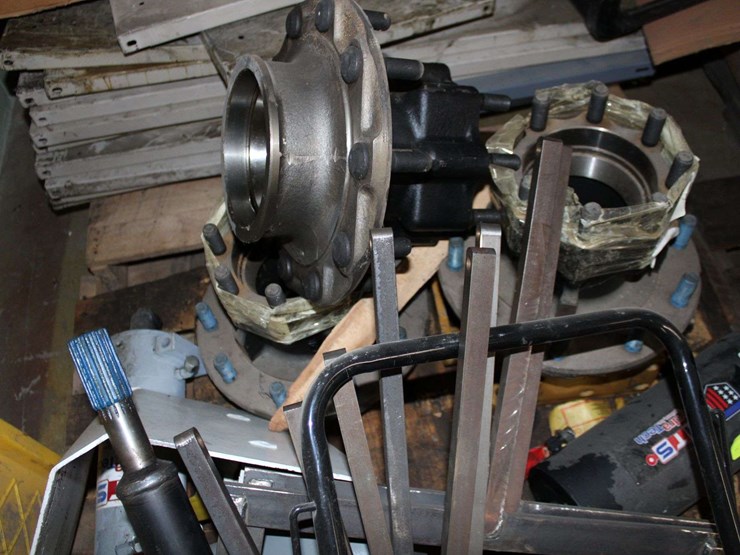 pallet-of-various-automotive-parts-image-7