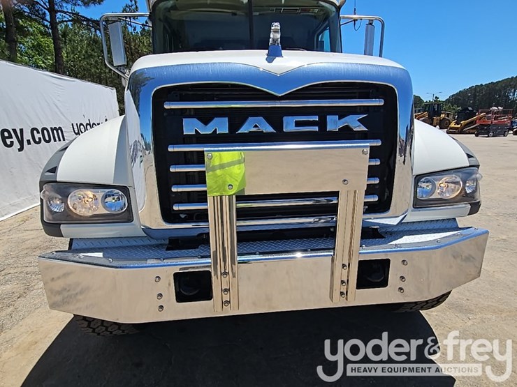 2021-mack-gr64f-image-28