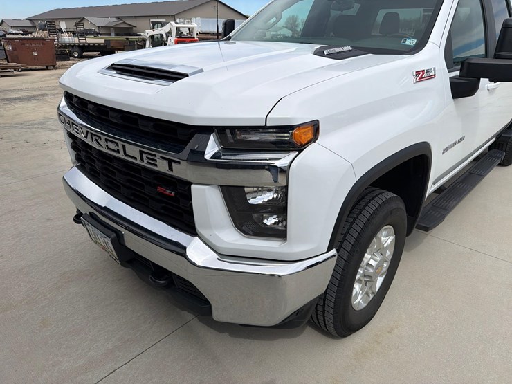 2021-chevrolet-2500hd-image-13