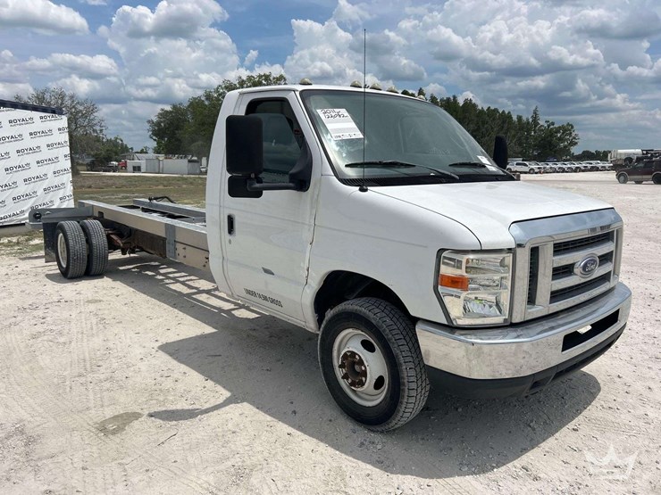2011-ford-e450-image-2