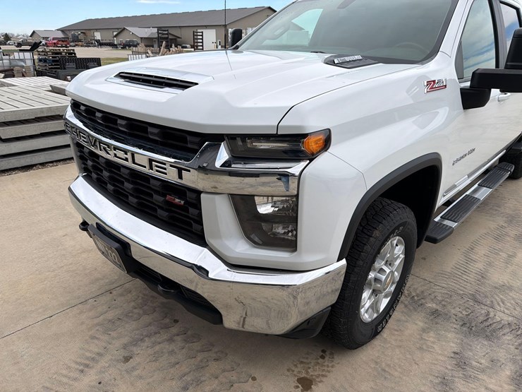 2021-chevrolet-2500hd-image-13
