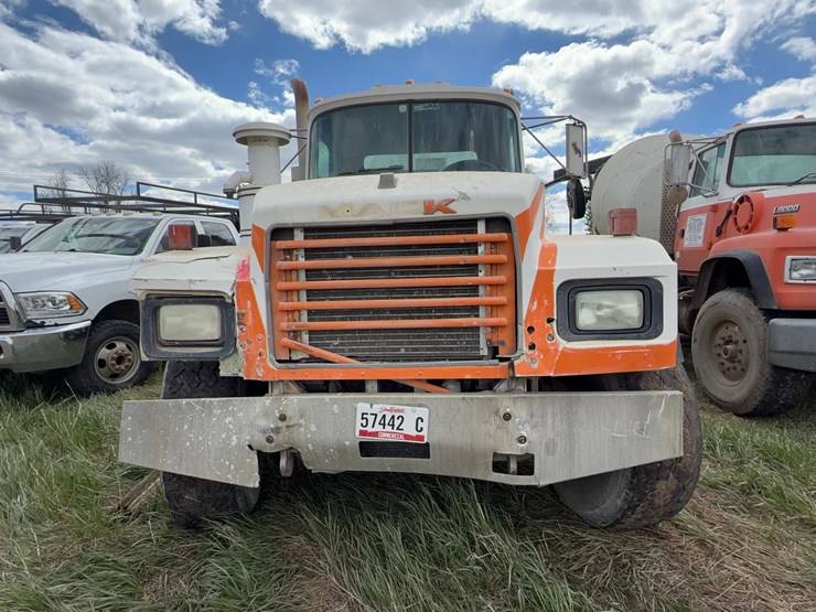 2001-mack-rd690s-image-5
