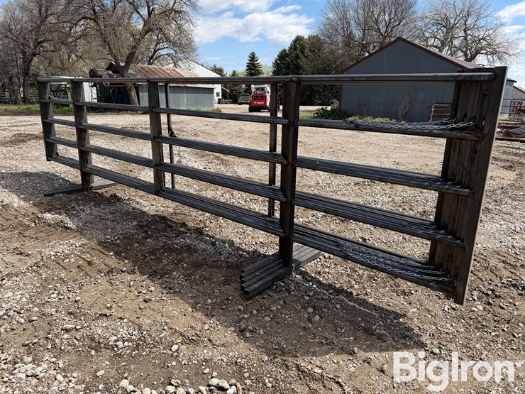 20'-freestanding-livestock-panels-image-1