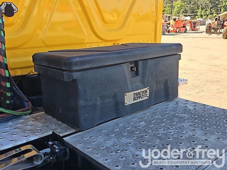 2019-freightliner-cascadia-image-19