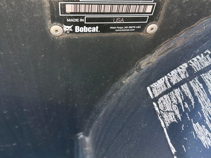 bobcat-72”-front-mount-snowblower-image-15