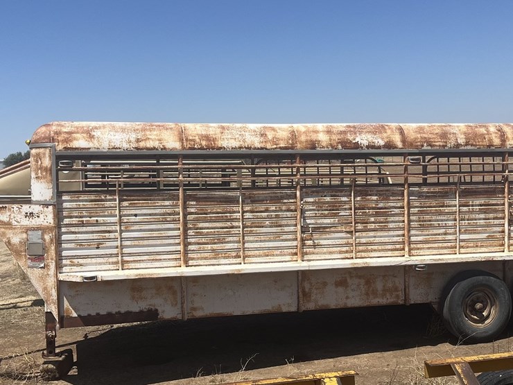 1995-gooseneck-6'8"x24'-livestock-trailer-image-1