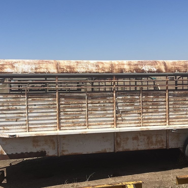 1995 Gooseneck 6'8"x24' Livestock Trailer