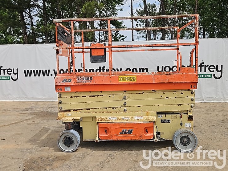 2016-jlg-3246es-image-2