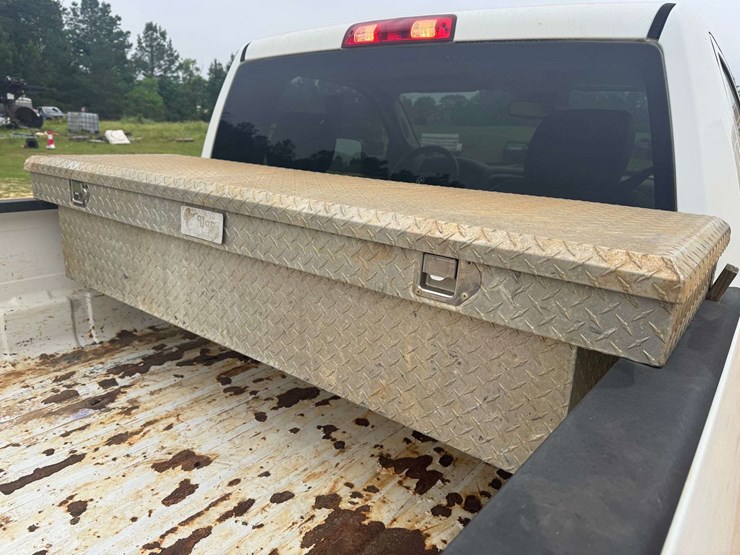2019-ram-1500-classic-image-18