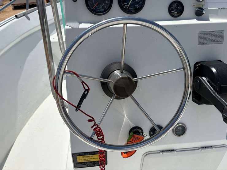 18'-cape-horn-center-console-fiberglass-bay-boat-image-27