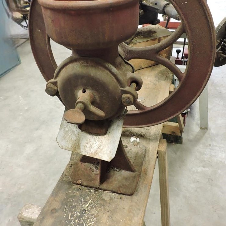 VINTAGE, NO. 2 HAND CRANK BURR MILL, W/PRIMITIVE A