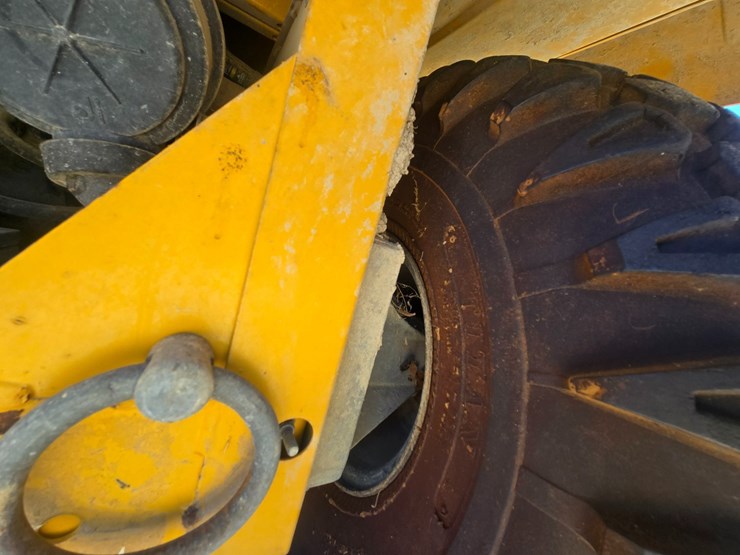 #24312-•-caterpillar-worksite-6x4-image-46