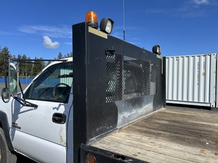 2002-chevrolet-silverado-3500-image-22