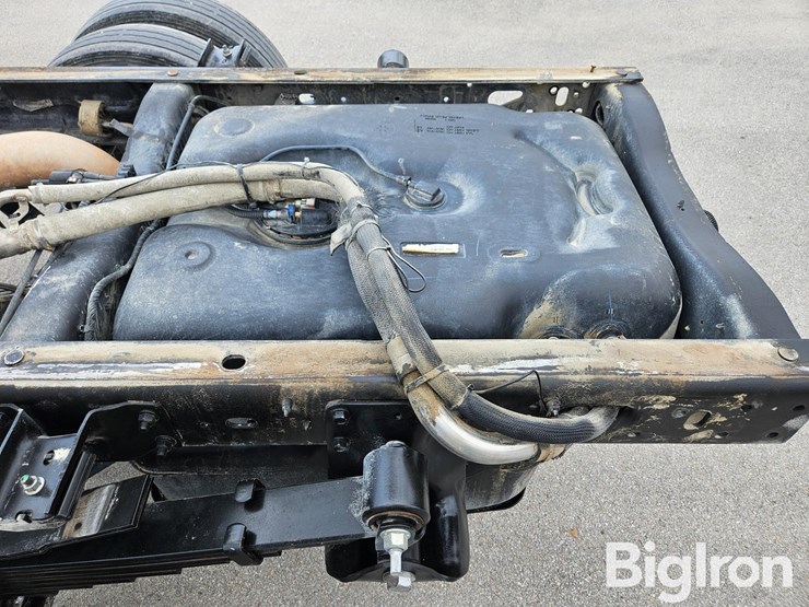 2019-massey-ferguson-730-image-16