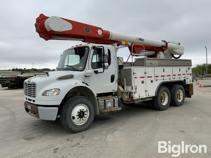 2013-freightliner-m2-106-image-1