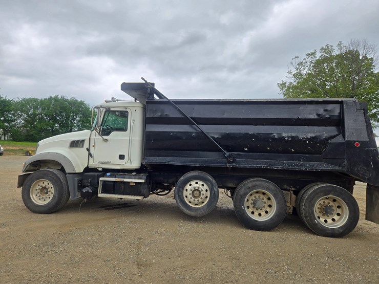 #24295-•-2011-mack-gu713-dump-truck-image-8