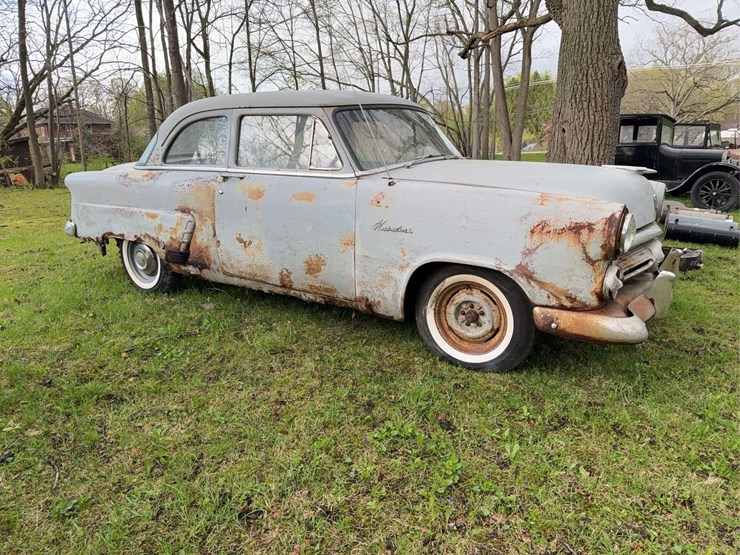 1952-ford-mainline-2-door-sedan-image-1