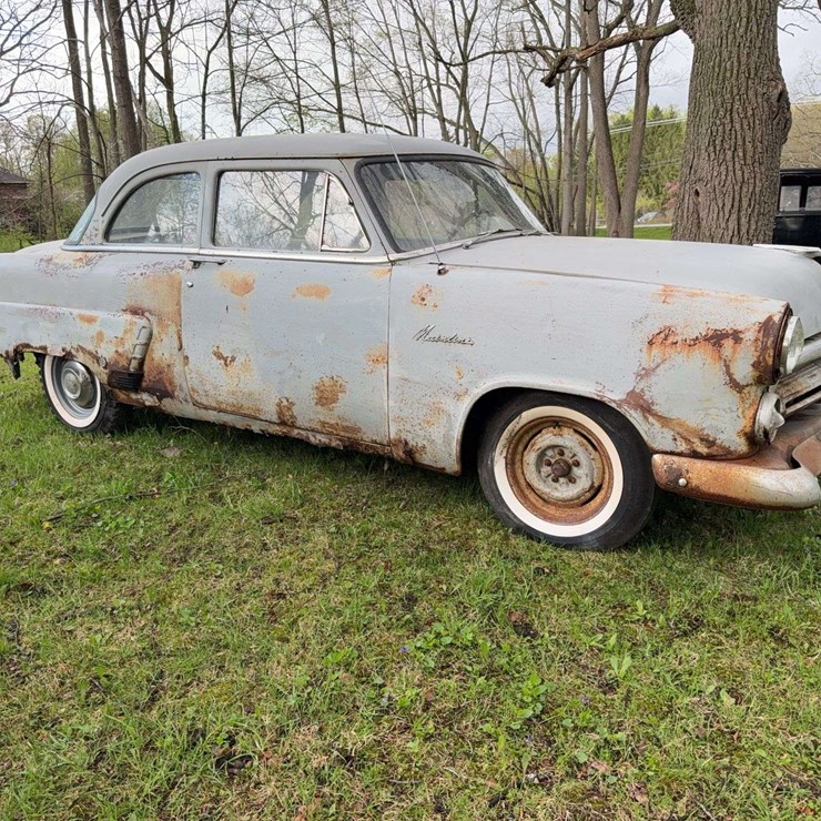 1952 Ford Mainline 2 Door Sedan