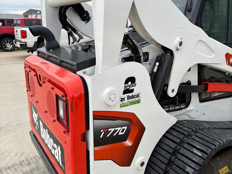 2023-bobcat-t770-image-24