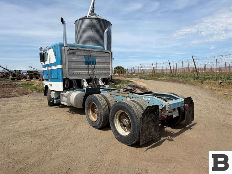 1984-peterbilt-362-image-3